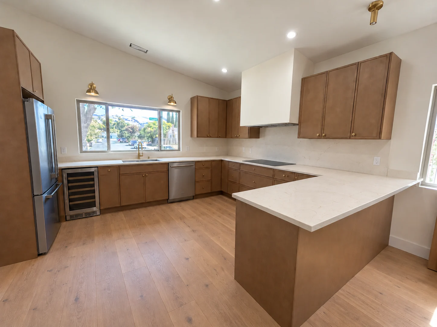 Oak Slim Shaker kitchen with warm white stone countertops